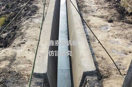 上海嘉定区梯形渠带钢筋u型渠施工现场
