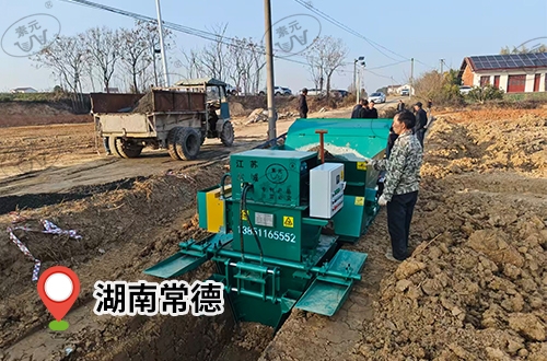 水渠现浇成型机